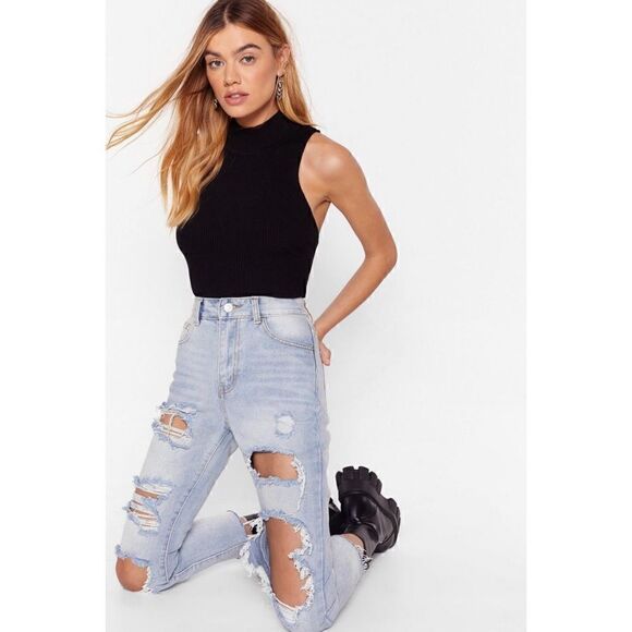 MOMOKROM High Waisted Distressed Raw Hem Mom Jean in Light Wash, Size 4 - Picture 5 of 16